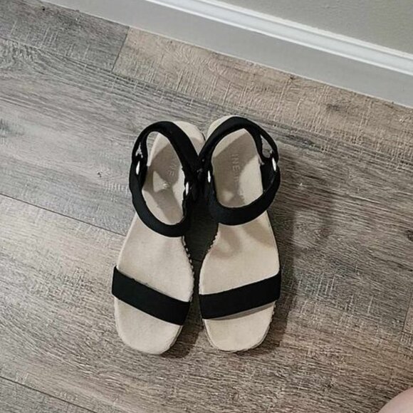 Anne Klein black and cream wedge sandals, like new, so cute sz 7.5 - Picture 5 of 5